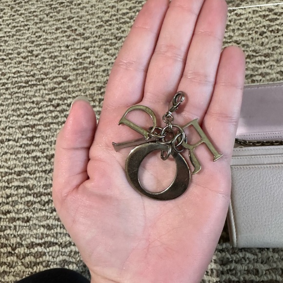 Authenticated Dior Diorissimo Voyaguer Leather Wallet With Chain And Charm - Picture 5 of 16